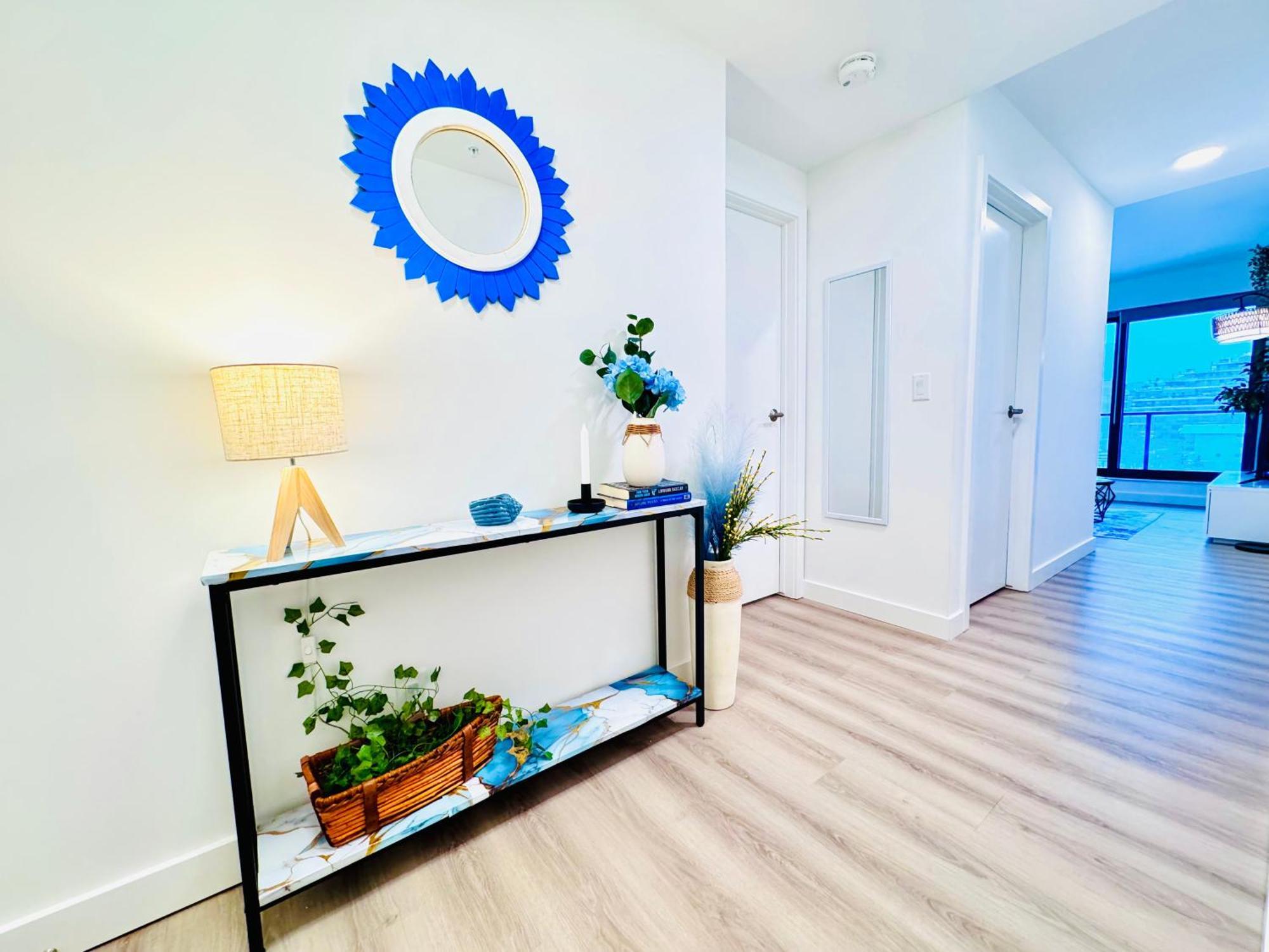 Bow River - Downtown - River Front - Free Street Parking Apartment *